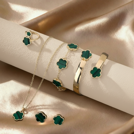 مجموعة مجوهرات للنساء