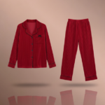 بيجامة نسائي مخملي مع زخرفة فيونكة