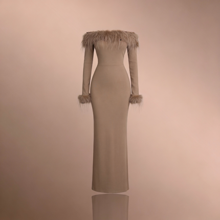 فستان طويل بأكمام طويلة وأكتاف مكشوفة