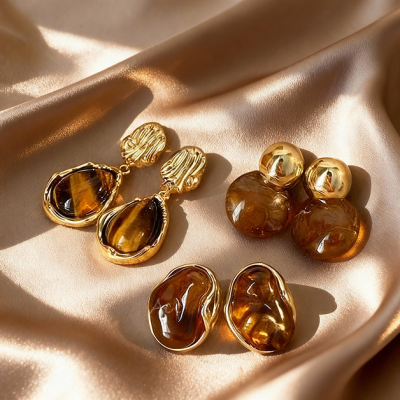 أقراط الراتينج المرصعة